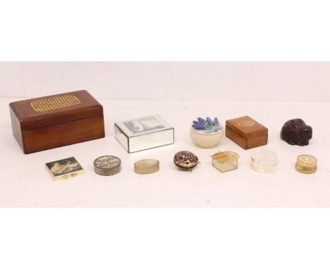 A collectors lot to include treen trinket box, Tonbridge box, rabbit, collection of stud and trinket boxes
