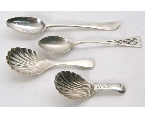 Mixed Lot: A Georgian caddy spoon, having an oval shaped shell bowl and chased decorated handle, hallmarked Birmingham 1826, 