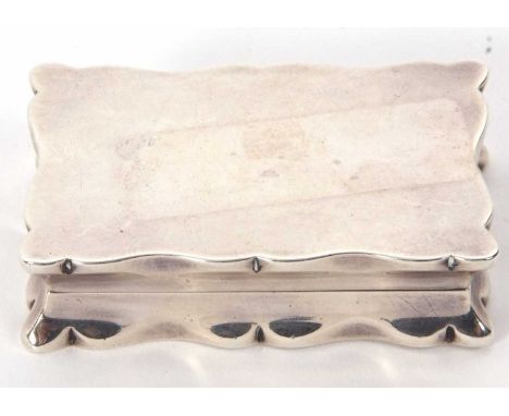 George Vl silver snuff box, of oval plain form having shaped curved edges, full length hinged lid opening to a gilt interior 