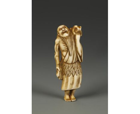 A JAPANESE IVORY GAMMA SENNIN NETSUKE, the figure with a long beard and a toad on one shoulder, signed Mitsutomo, circa 1900,