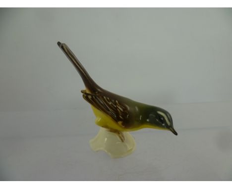 A GOEBEL PORCELAIN MODEL OF A YELLOW WAGTAIL, 9cm high 