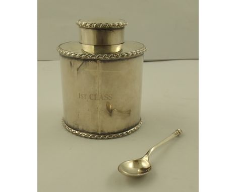 AN EARLY 20TH CENTURY ELECTRO-PLATE ON COPPER TEA CADDY of cylindrical form, with push-fit lid and banded rope wire belly eng