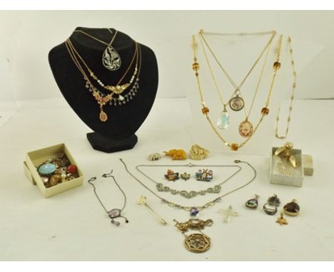 A COLLECTION OF COSTUME JEWELLERY comprising; necklaces, earrings, brooches and pendants to include; Toronto enamelled pin br