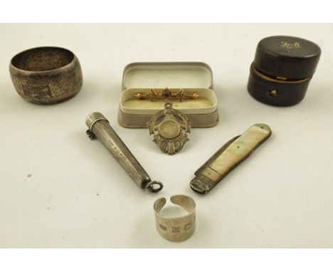 A SELECTION OF COLLECTABLES, comprising a leather clad travelling inkwell, a silver fruit knife, pencil holder, watch fob, a 