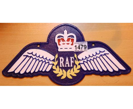 Cast iron RAF wings sign, L: 35 cm. P&amp;P Group 2 (£18+VAT for the first lot and £3+VAT for subsequent lots) 