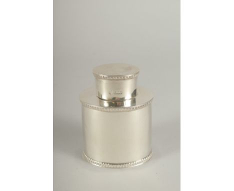 AN OVAL SILVER TEA CADDY. London 1915.