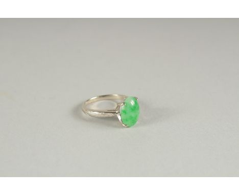 A WHITE GOLD JADE RING.