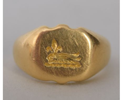 A Victorian 18ct gold signet ring, London c.1911, 8g