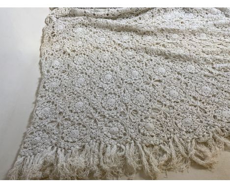 A vintage hand crocheted lace bed spread W:260cm 