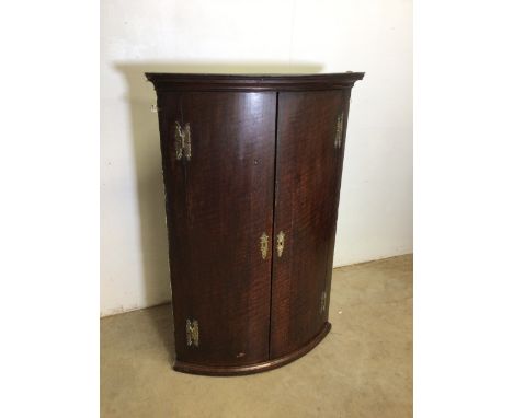 Early 19th century mahogany corner wall cabinet, with brass escutcheons  - key absent - and butterfly hinges. Four shelf inte