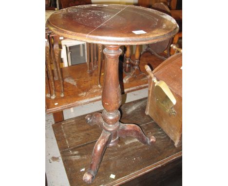 Early 20th Century mahogany tripod table.