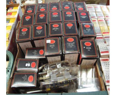 Tray of exclusive first editions 1:76 scale precision diecast models with plastic parts in original boxes to include Plaxton 