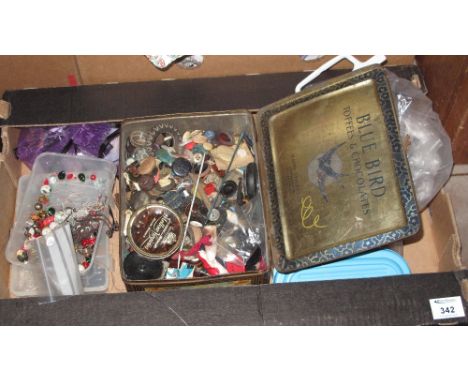 Tray of assorted vintage buttons; beads; sewing needles and accessories etc.
