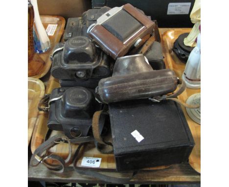 Tray of assorted vintage cameras to include Halina, Yashica, Kodak etc.