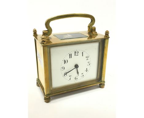 A small French brass and glass cased mantle clock (minor crack to dial).
(R34)