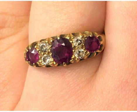 18CT GOLD THREE STONE RUBY AND DIAMOND RING SIZE N 4.6G APPROX