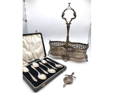 Six cased silver tea spoons with a tapered stem and a wave pattern edge William Suckling Ltd, Birmingham 1932 64.0gms, a silv