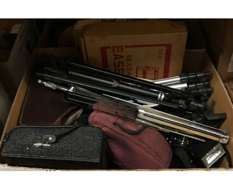 A box containing assorted clocks and clock parts to include an oak mantel clock, Metamec mantel clocks, etc, together with a 