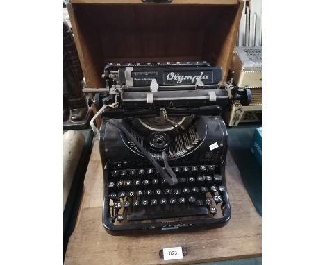 A VINTAGE CASED 'OLYMPIA' TYPEWRITER 