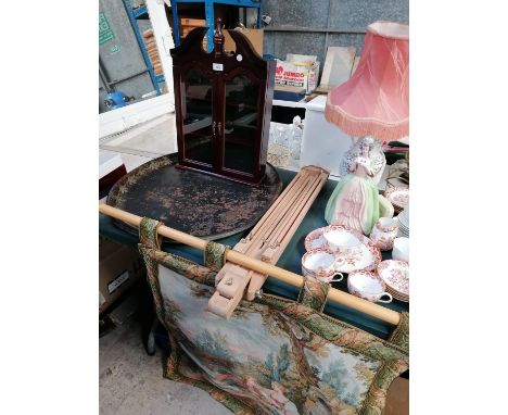 FOUR ITEMS - DISPLAY CABINET, TAPESTRY, EASEL AND LACQUERED TRAY 