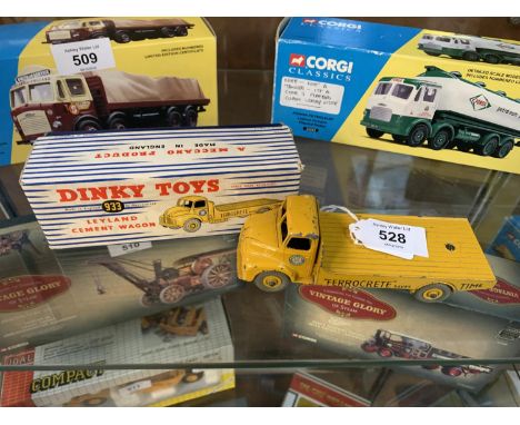 A VINTAGE BOXED DINKY LEYLAND CEMENT WAGON, NO. '933' 