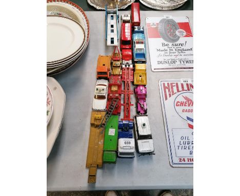 A MIXED GROUP OF VINTAGE DIE CAST VEHICLES 