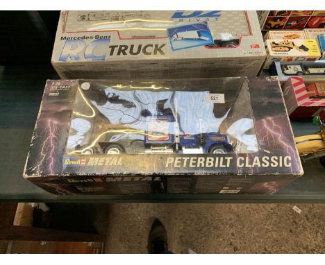 A BOXED REVELL 1/24 SCALE PETERBILT 359 TRUCK 