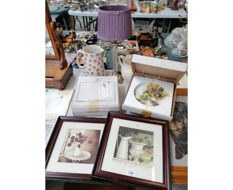 EIGHT ITEMS - TWO CERAMIC JUGS, TABLE LAMP, THREE ROYAL DOULTON COLLECTORS PLATES AND A PAIR OF FRAMED PRINTS 