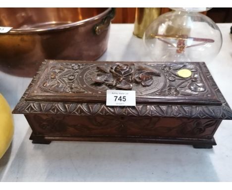 A VINTAGE ORNATE CARVED JEWELLERY CASKET BOX 