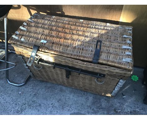 A LARGE VINTAGE WICKER BASKET WITH A LINED INTERIOR 
