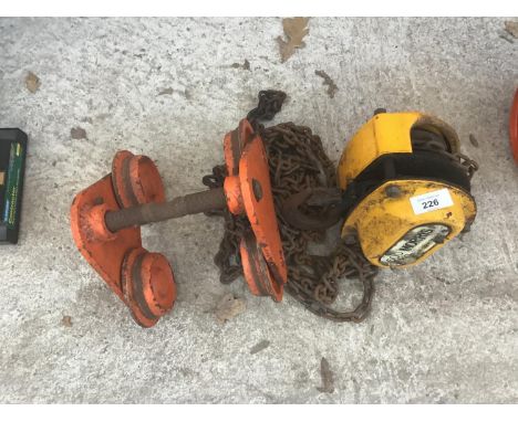 A MORRIS 500KG HOIST AND CHAIN ETC 