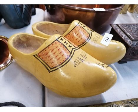 A PAIR OF VINTAGE WOODEN DUTCH CLOGS 
