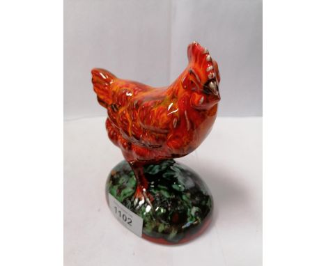 AN ANITA HARRIS CERAMIC HEN FIGURE 