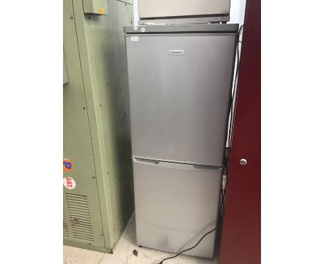 A FRIDGIDAIRE SILVER FRIDGE FREEZER IN CLEAN AND WORKING ORDER (ONE DOOR SHELF MISSING) 