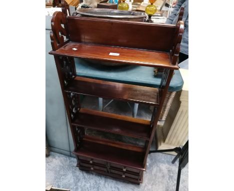 A FOUR TIER HARDWOOD SHELF BOOKCASE UNIT 