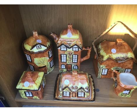 SIX PIECES OF KENSINGTON COTTAGE STYLE CERAMICS TO INCLUDE BUTTERDISH, TEAPOT, JUG ETC 