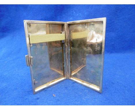 AN ART DECO 9CT GOLD ENGINE TURNED CIGARETTE/CARD CASE