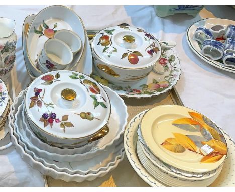 A Susie Cooper 7 piece fruit set; a selection of Royal Worcester "Evesham"; other dinner and teaware; etc. 