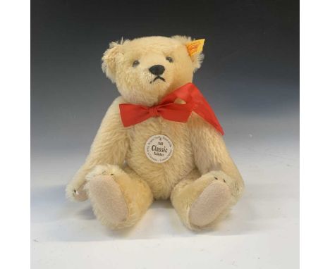 Teddy Bear - Steiff. Light tan 1909 classic bear. Modern, no certificate.