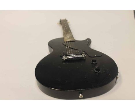 EPIPHONE LES PAUL JUNIOR MODEL ELECTRIC GUITAR serial number SJ06070166, vintage sunburst finish, humbucker pickups, 100cm lo