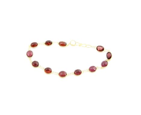 Garnet bracelet of reddish purple stones with fine  chain link, length 18 cm.    