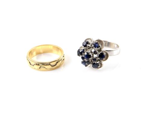 Vintage patterned band, in 18 ct yellow gold and a sapphire cluster ring, round cut sapphires, set in base metal, both ring s