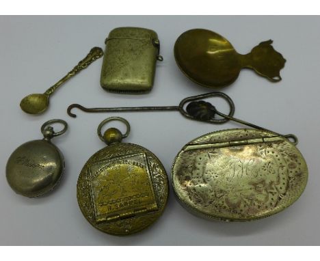 A snuff box, sovereign case, two vestas, etc.