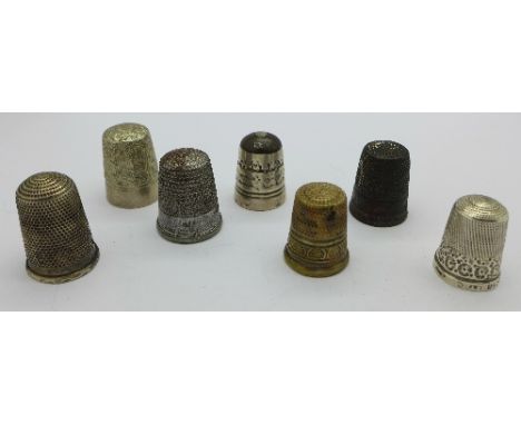 THE SMALLEST THIMBLE IN THE WORLD THIMBLE SET RARE Metal Pewter