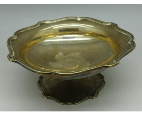 A silver dish, London 1914, 131g, diameter 14.5cm
