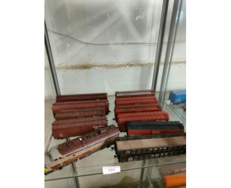 Canadian Pacific 1408 train model together with rolling carriages. 