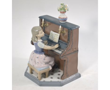 Lladro figural group - Girl playing a piano, no .5462, 22 cm high Condition Report Some leaves broken in vase on top of piano