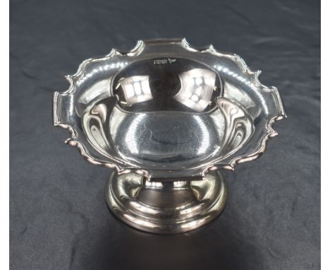 An early George V silver pedestal bon-bon dish, having a Chippendale style rim raised on a circular step moulded foot, marks 