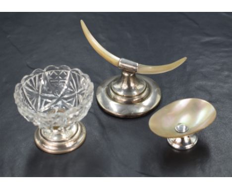 An Edwardian mother-of-pearl caviar dish on a weighted silver circular step moulded pedestal foot, marks for Birmingham 1907,