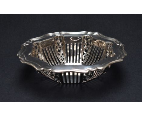 An Edwardian silver fruit bowl, having a lobed step moulded rim and decorative pierced sides, marks for Birmingham 1909, make